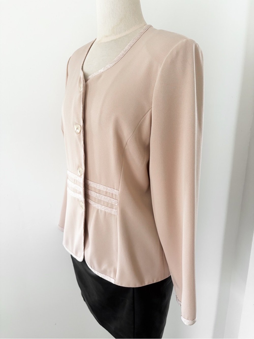Handcrafted Vintage AGMIR Blush Pink Blazer - Size M, Made in Europe - Picture 7 of 10